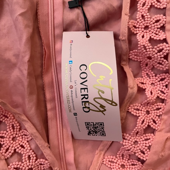 Pink dress peek a boo holes - Picture 2 of 3